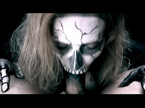 ❤️ Demonsko dekle sesa kurca s svojimi črnimi usti in pogoltne spermo. ❤❌ Super seks na porno sl.teatroporno.ru ❌️❤